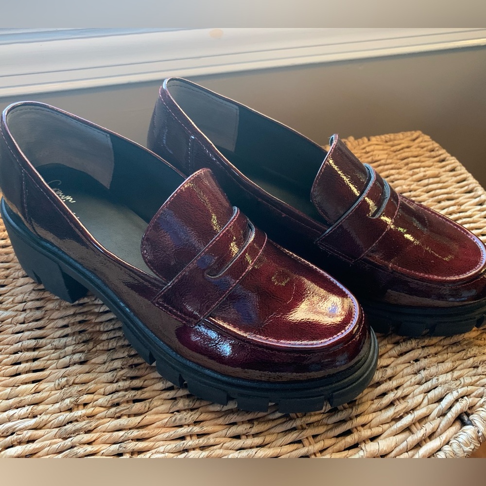 DAYLIGHT SAVING 50% off Crown Vintage burgundy patent platform loafers
